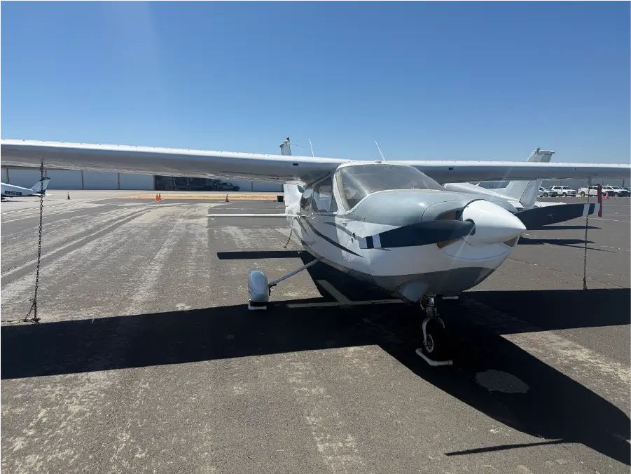 Cessna 177B Cardinal - Front Angle