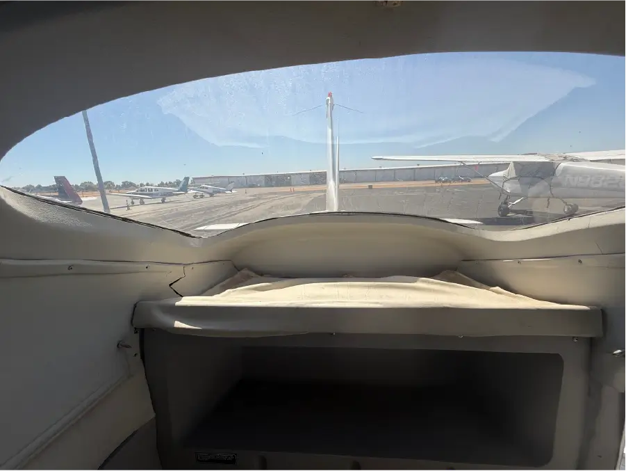 Cessna 177B Cardinal - Back Window