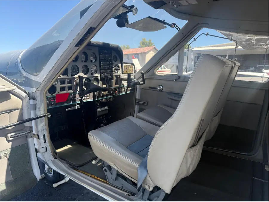 Cessna 177B Cardinal - Pilot Side Front Seats/Panel