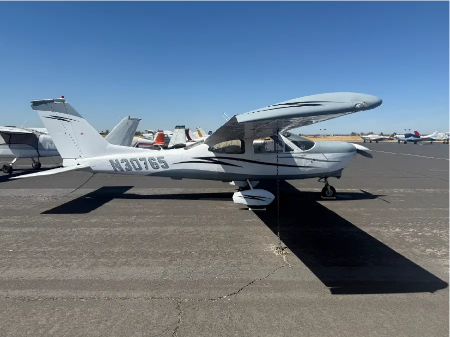 CCessna 177B Cardinal - Co-pilot Side