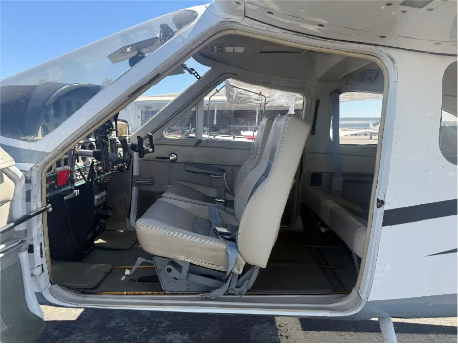 Cessna 177B Cardinal - Pilot Side Front Seats/Panel Sideview