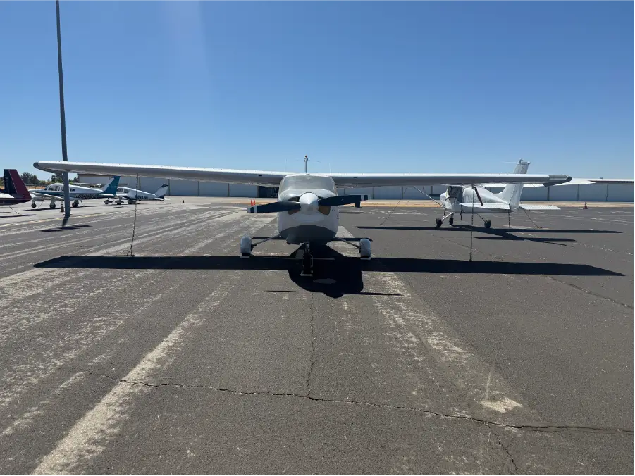 Cessna 177B Cardinal - Front