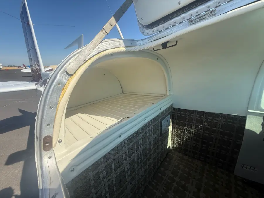 Mooney M20J - Baggage Shelf