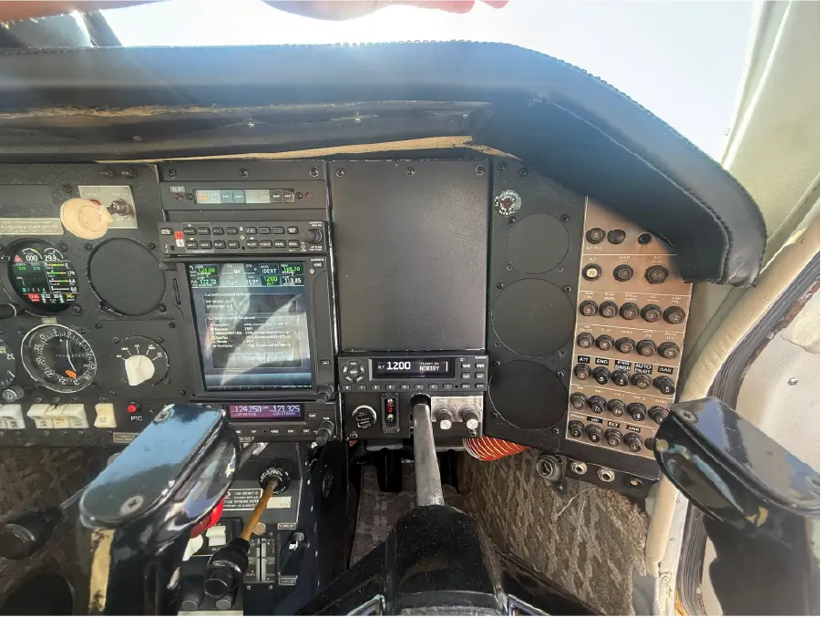 Mooney M20J - Co-Pilot Side Panel