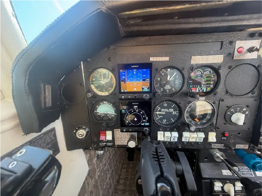 Mooney M20J - Pilot Side Panel