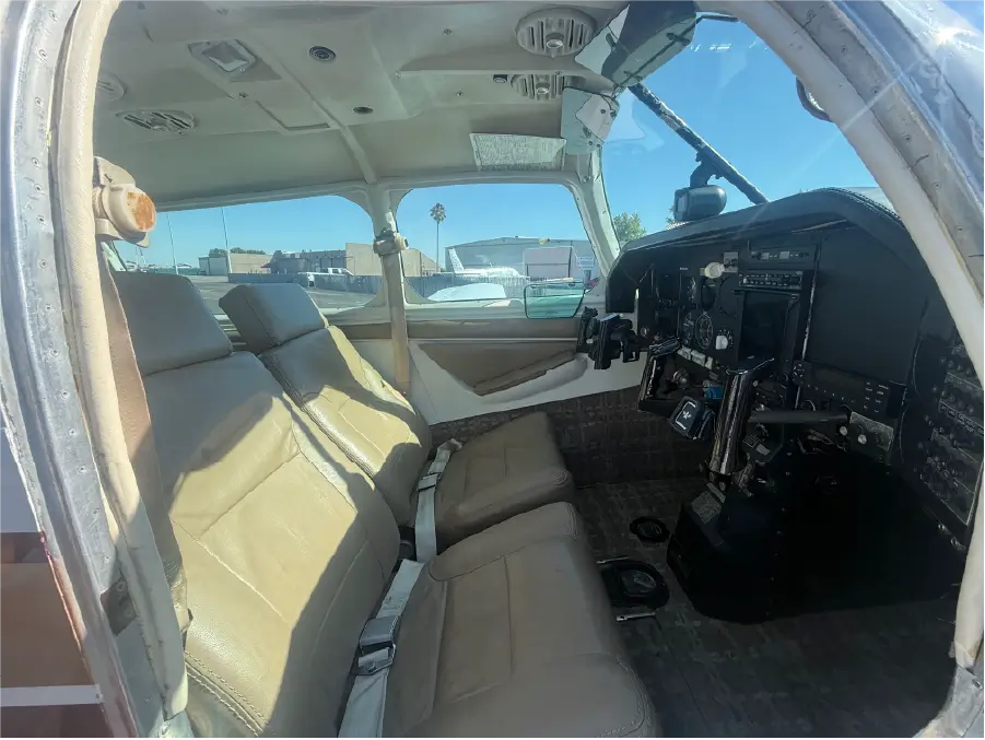 Mooney M20J - Front Seats