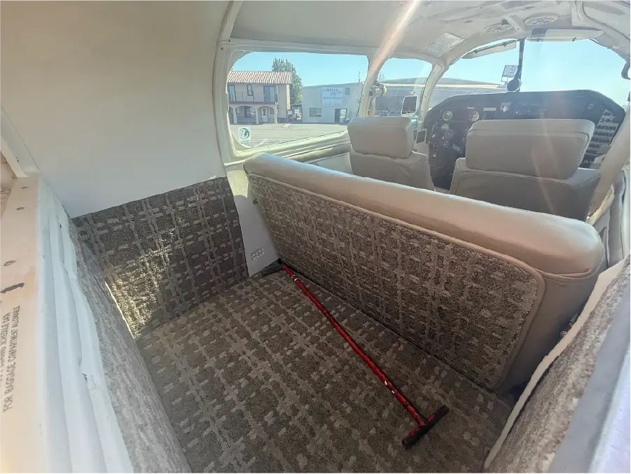 Mooney M20J - Baggage Compartment