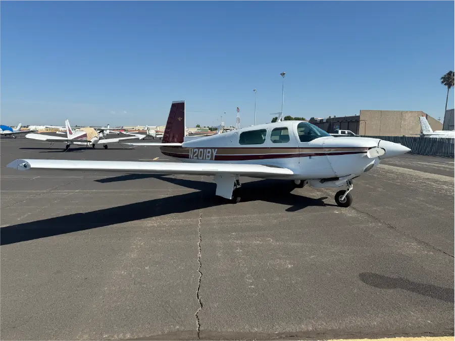 Mooney M20J - Co-Pilot Side View