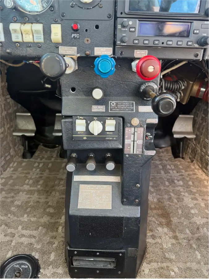 Mooney M20J - Throttles