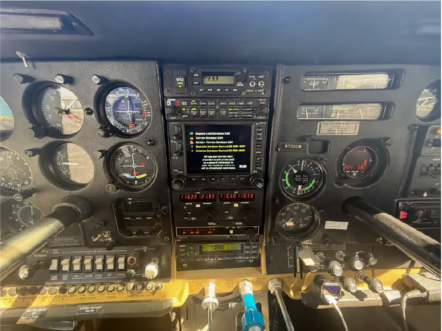 Cessna Centurion - Panel - Center 2