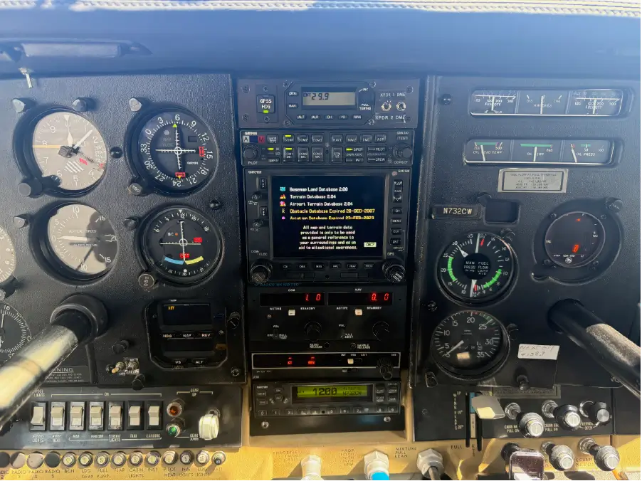 Cessna Centurion - Panel - Center