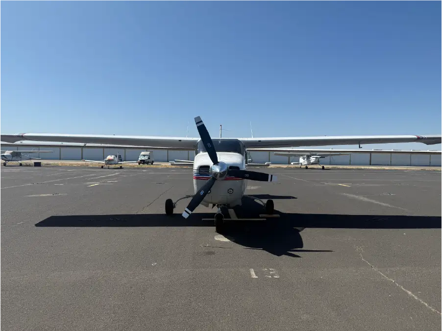 Cessna Centurion - Front View