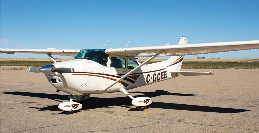 Cessna 182P Skylane Pilot 3/4 Side View