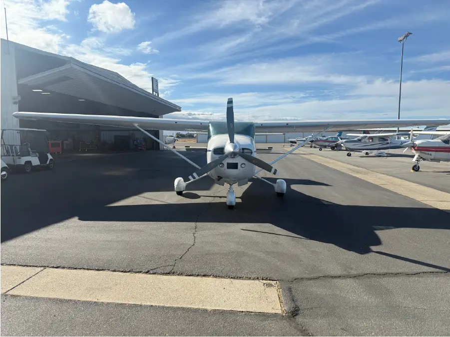 Cessna 182R - Front