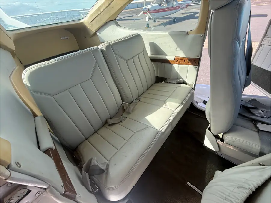 Cessna 182R - Back Seat