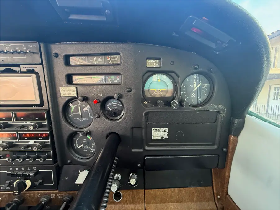 Cessna 182R - Co-Pilot Side Panel