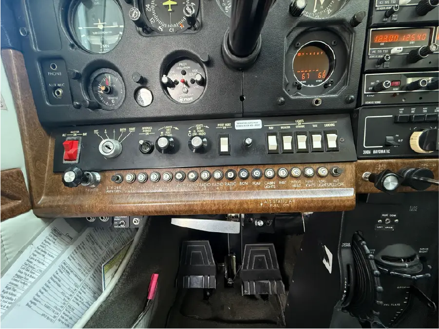 Cessna 182R - Pilot Side Lower Panel