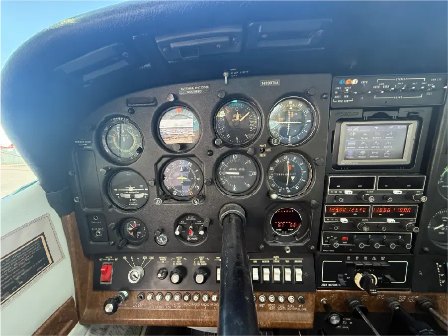 Cessna 182R - Pilot Side Panel