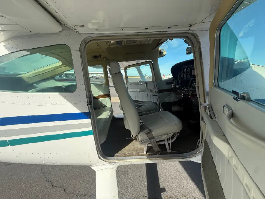 Cessna 182R - Co-Pilot side Front Seat