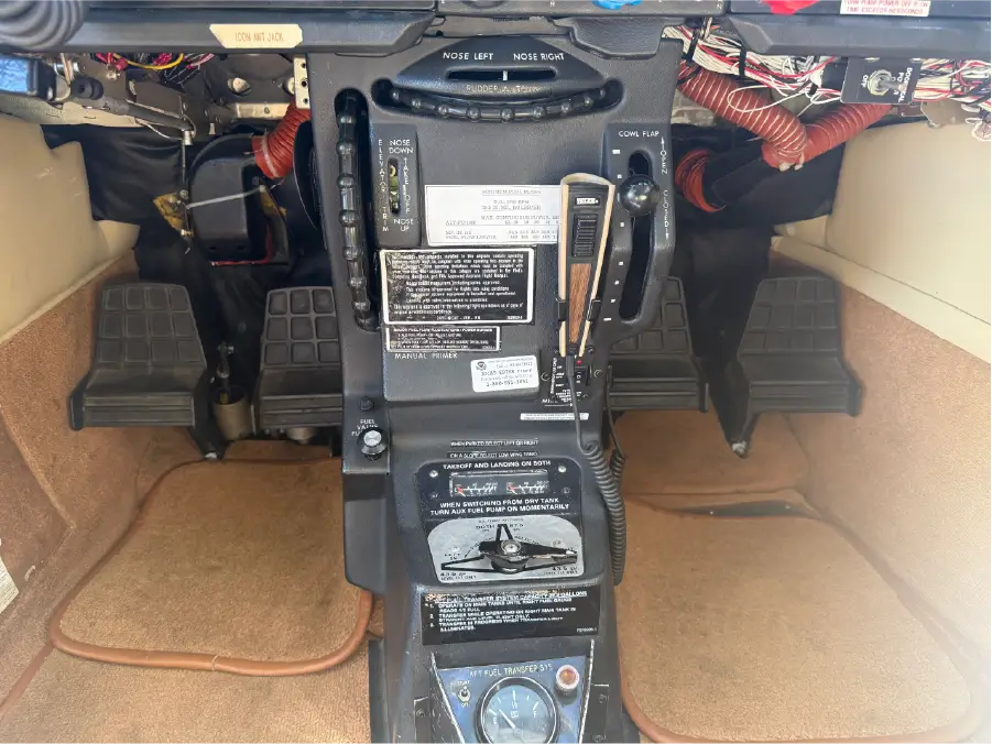 Cessna P210N - Lower Panel
