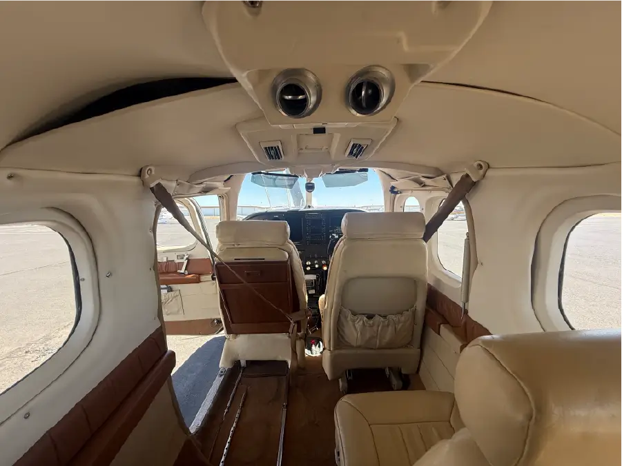 Cessna P210N - Interior - Cabin 2