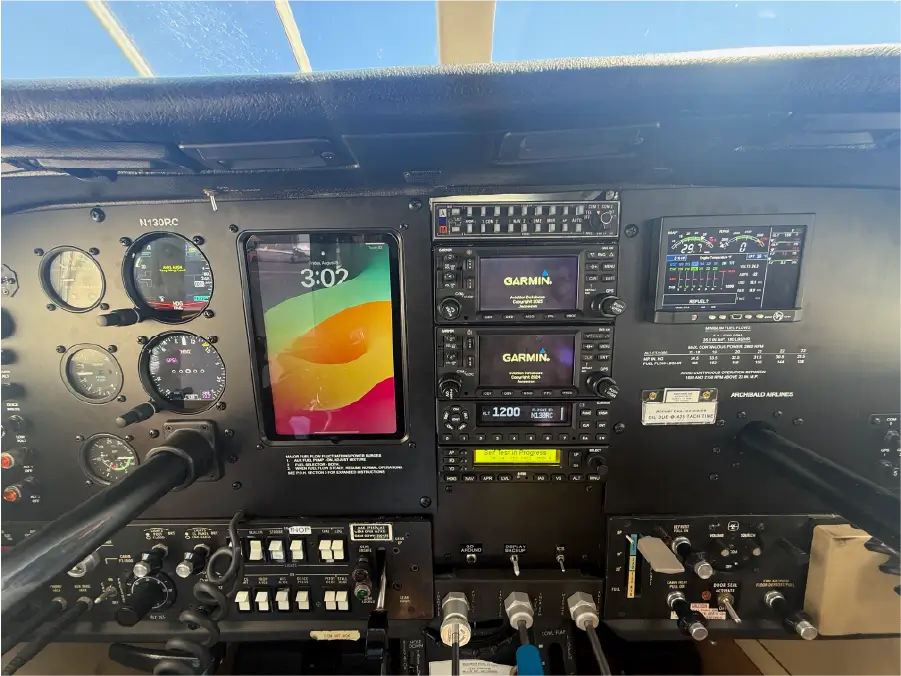 Cessna P210N - Panel - Center