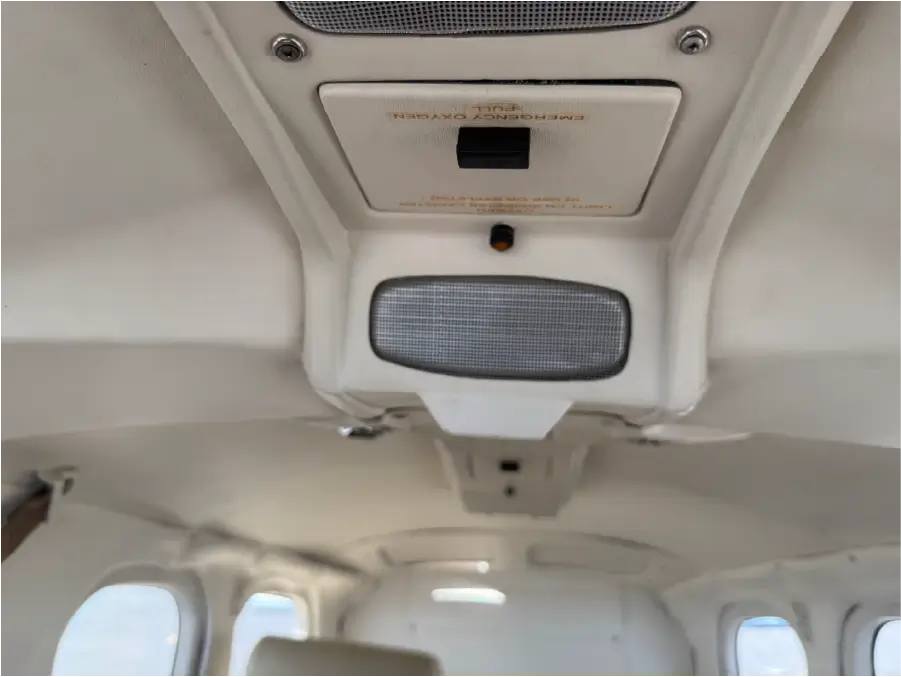 Cessna P210N - Interior - Cabin OX Panel