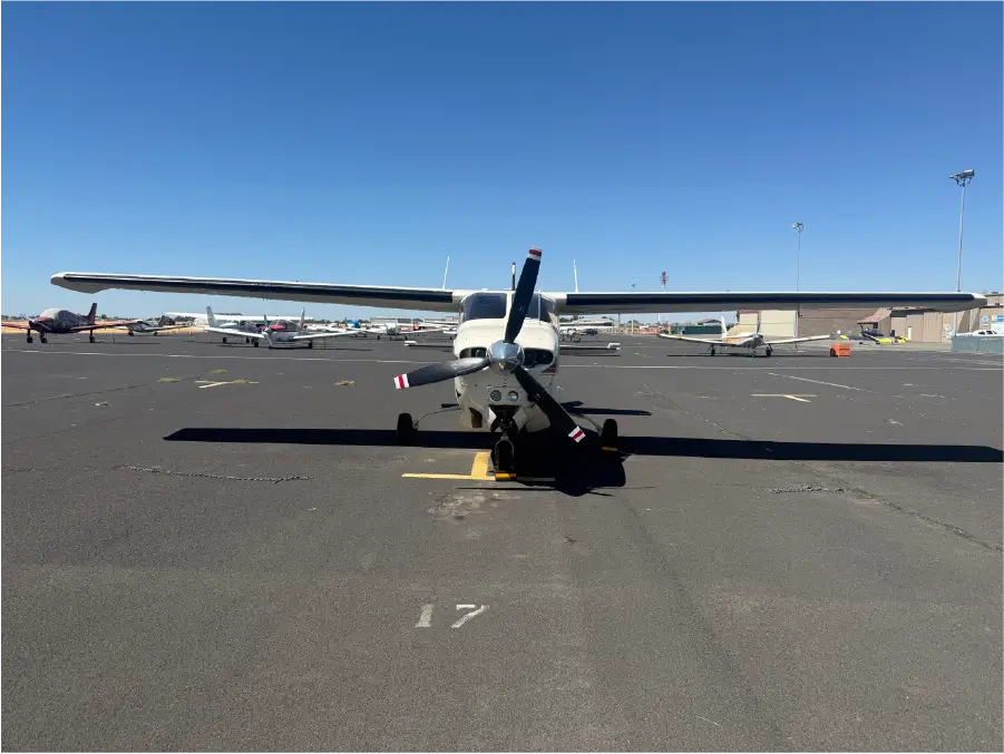 Cessna P210N - Exterior Front View