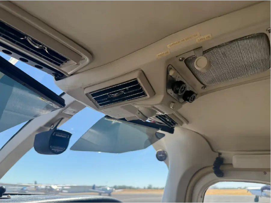 Cessna P210N - Interior - Cabin Vent Controls