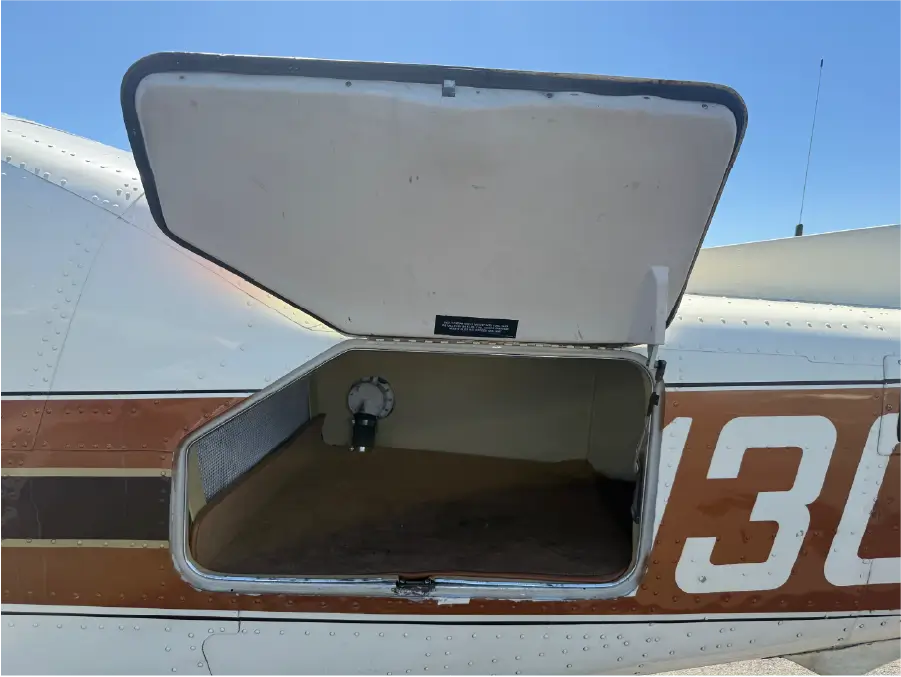 Cessna P210N - Baggage Door