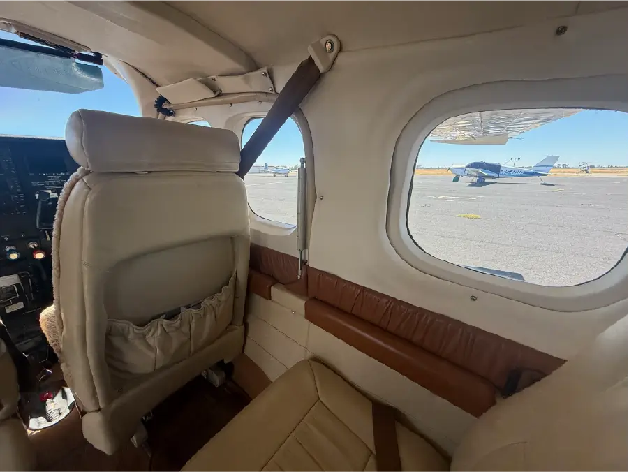 Cessna P210N - Interior - Cabin - Side Window