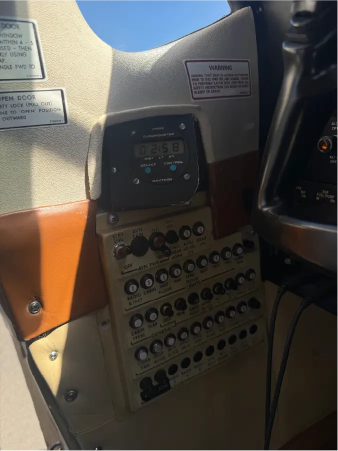 Cessna P210N - Fuse Panel