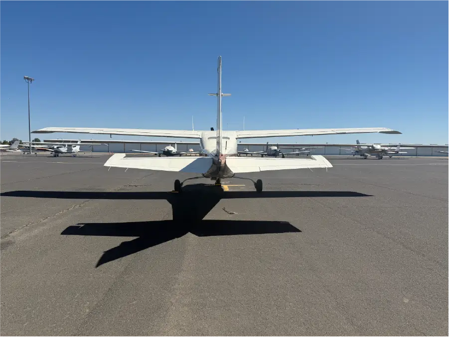 Cessna P210N - Exterior Back View