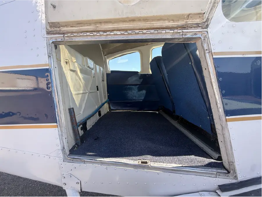 Piper Arrow - Baggage Area 1