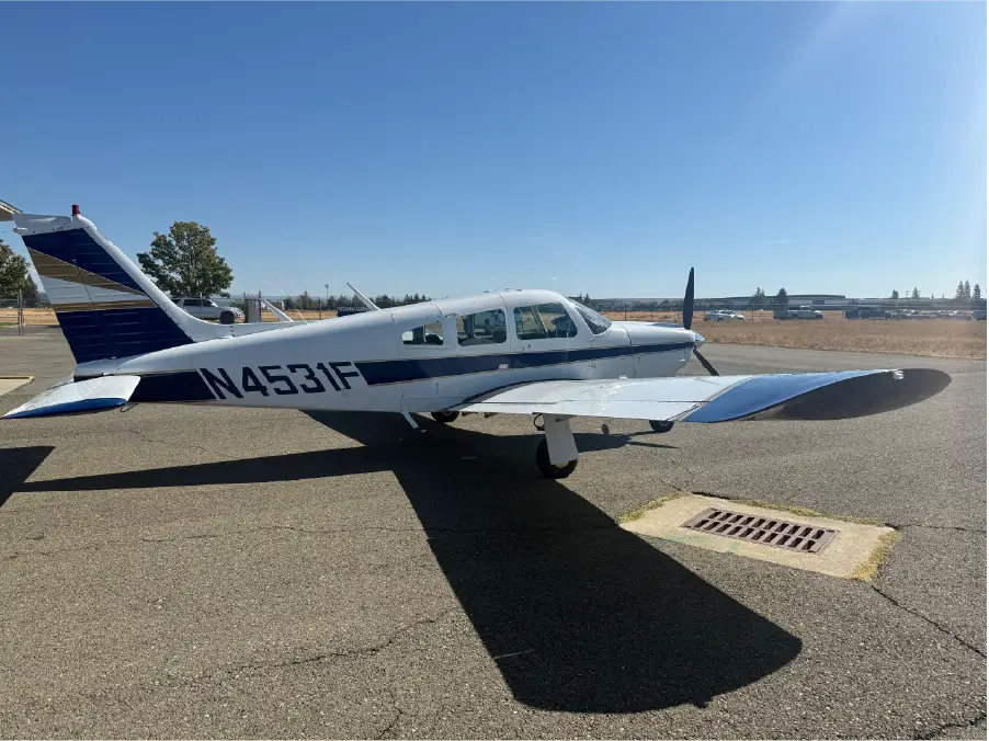 Piper Arrow - Co-Pilot Side QTR Back