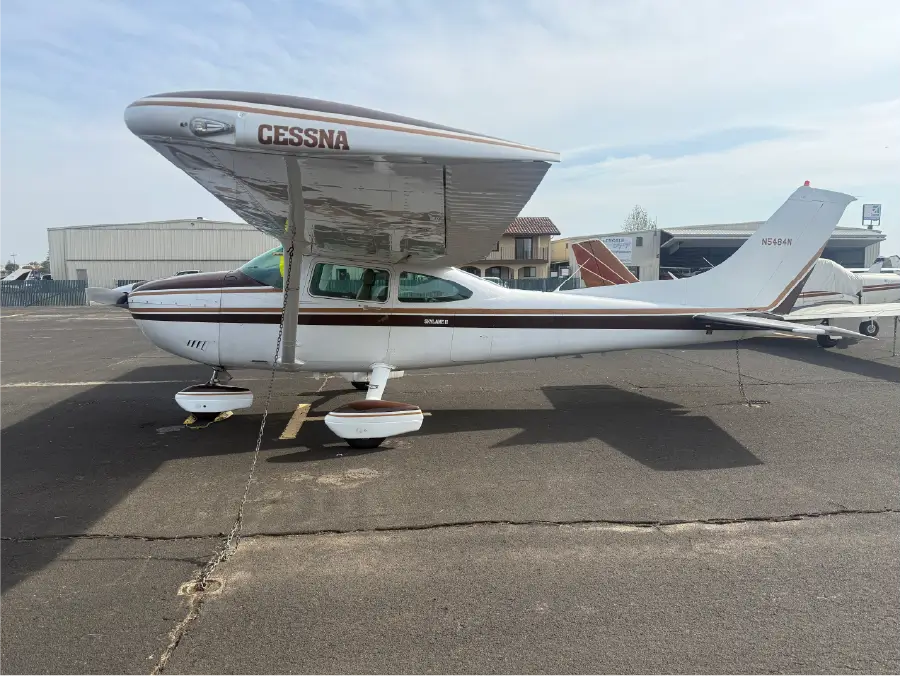 Cessna 182R - Pilot Side View