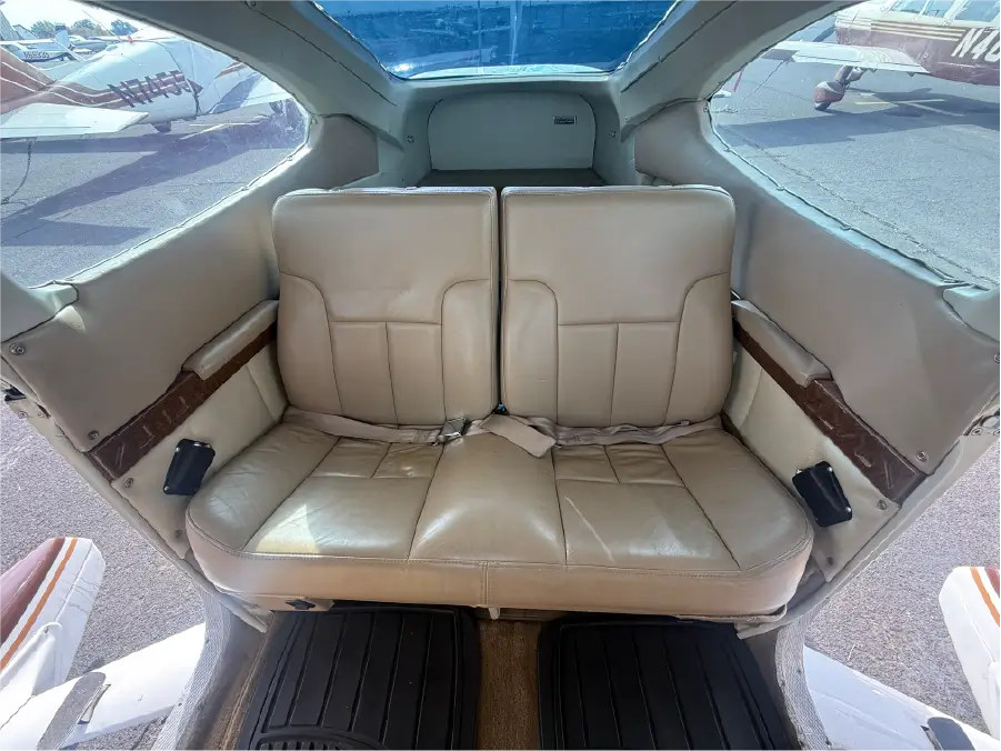 Cessna 182R - Back Seats
