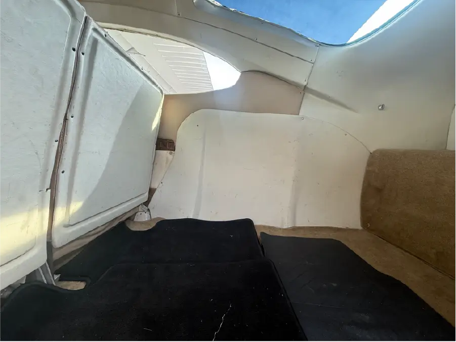 Cessna 182R - Baggage Area