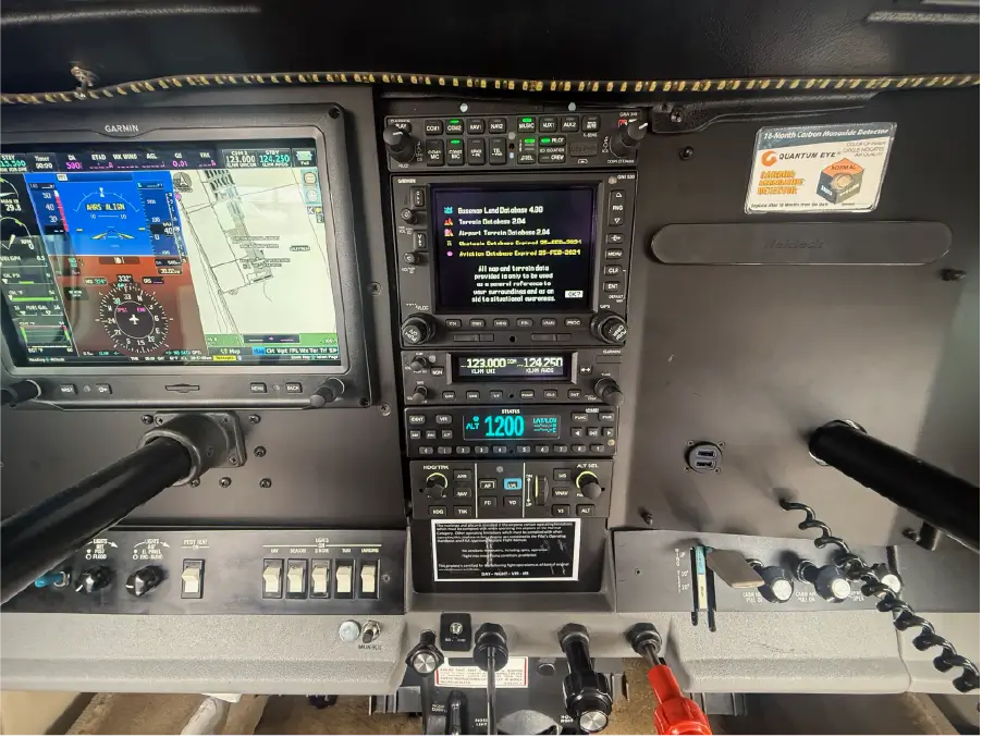 Cessna 182R Panel - Center