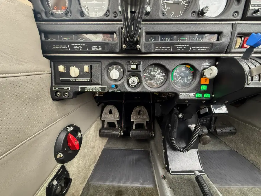Piper Arrow Lower Panel - Pilot Side