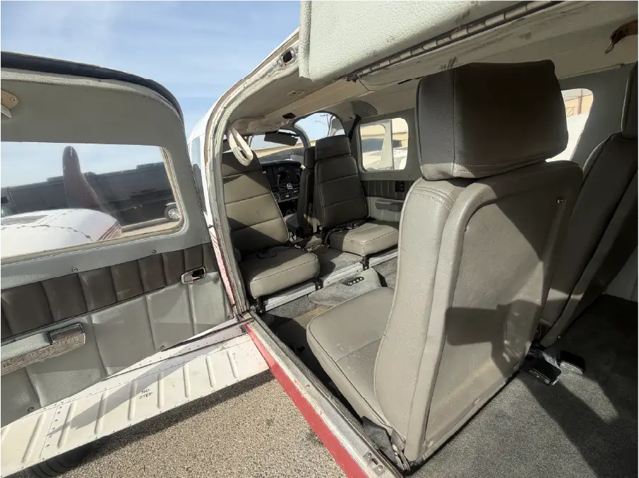 Piper Seneca - Pilot Side Doors 2