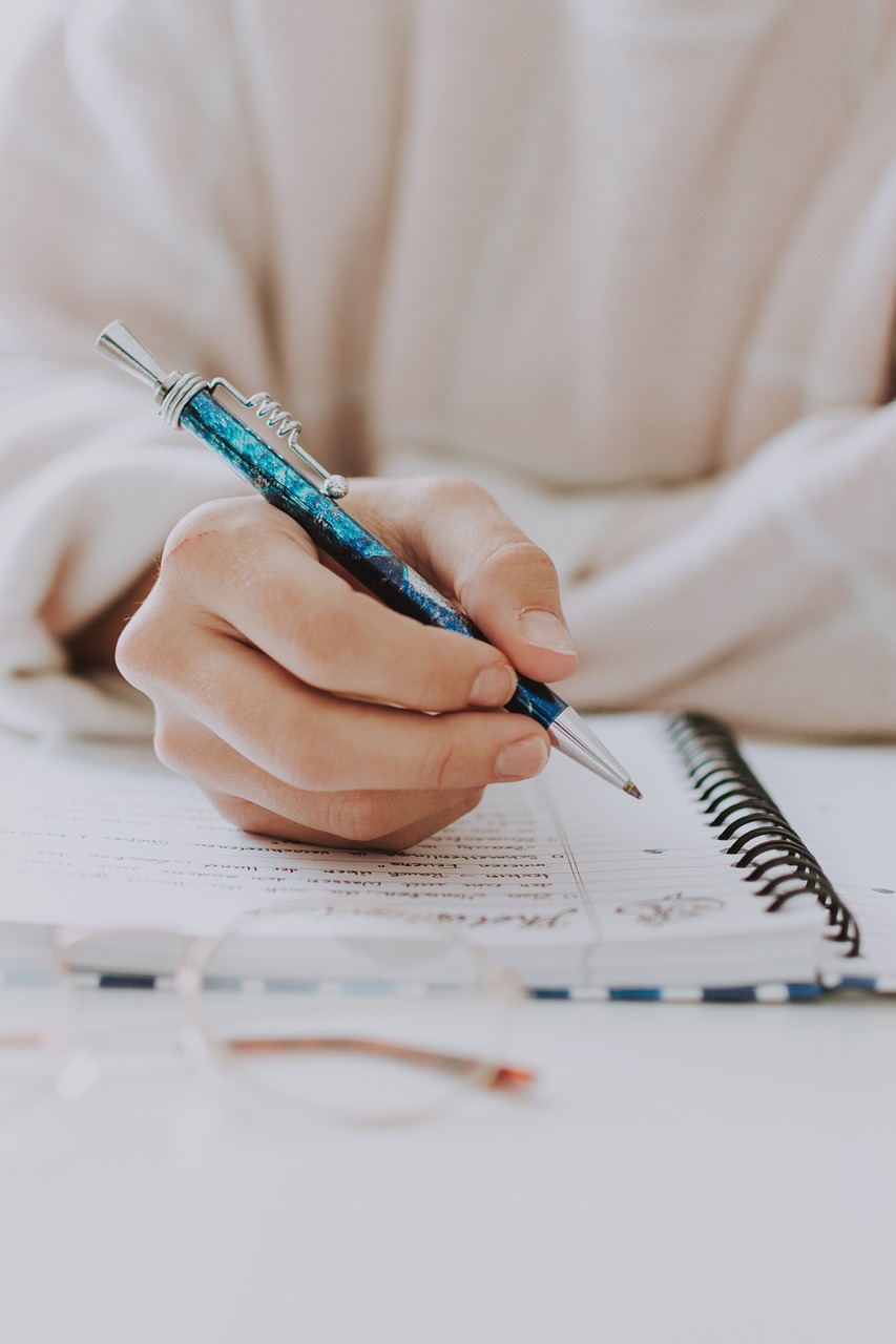 Nicole Whisler Edits Novel Writing