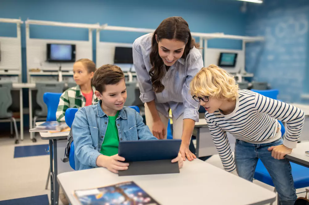 Features of smart classroom. Features of smart classroom.