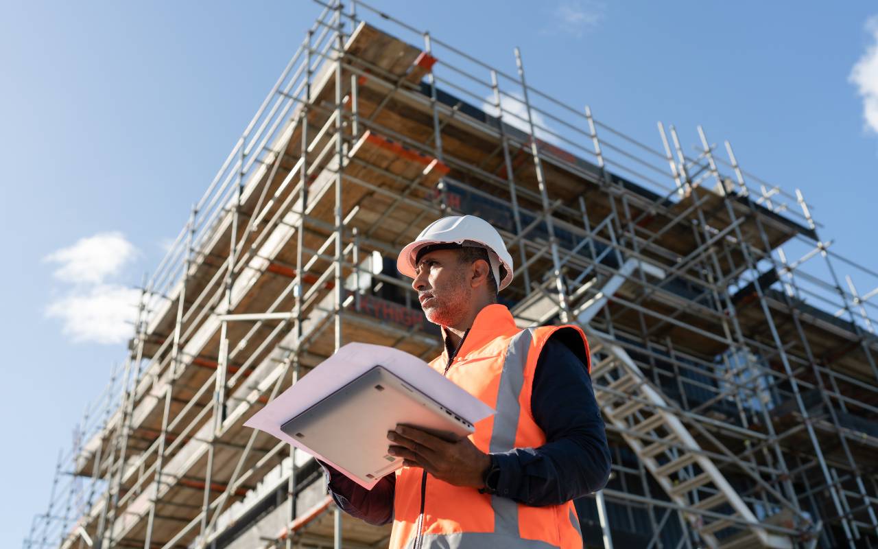 Mastering the Art of Navigating Construction Delays Efficiently