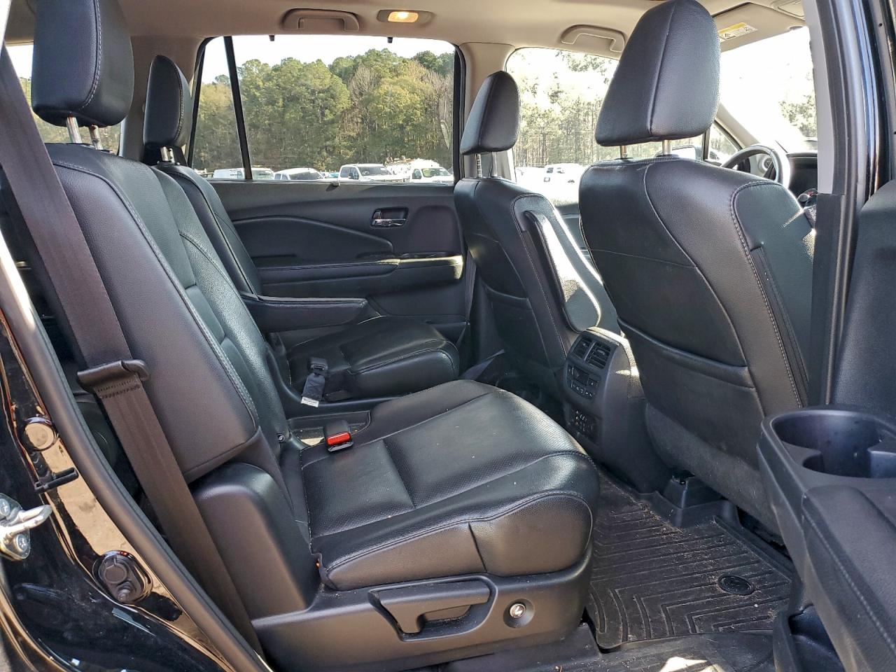 Segunda fila de asientos