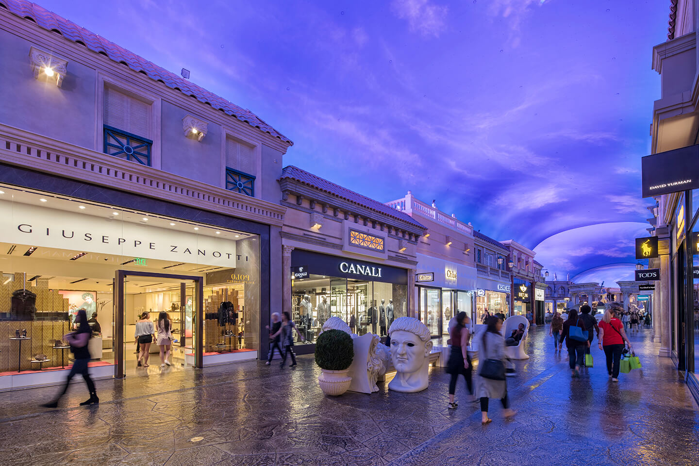 EXPLORE THE FORUM SHOPS