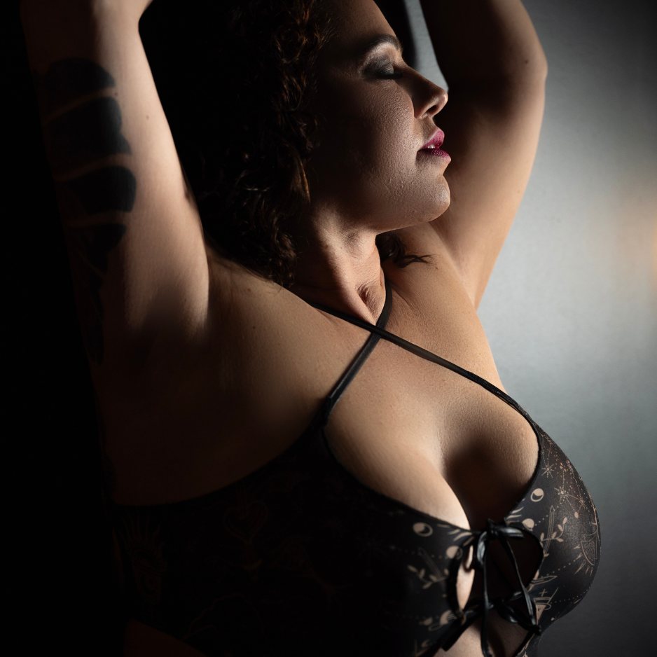 3. Celebrate Life’s Milestones Life is full of moments that deserve to be celebrated. Did you just nail that big promotion? Have a baby? Start fresh as a single woman? Or maybe you’ve overcome a challenge, healed from an illness, or just reached a personal goal that makes you proud. Whatever your milestone is, a boudoir session is the perfect way to honor and capture it. And if life has thrown you some curveballs lately, a session can also be a powerful way to lift your spirits and remind you of your strength. 3. Celebrate Life’s Milestones Life is full of moments that deserve to be celebrated. Did you just nail that big promotion? Have a baby? Start fresh as a single woman? Or maybe you’ve overcome a challenge, healed from an illness, or just reached a personal goal that makes you proud. Whatever your milestone is, a boudoir session is the perfect way to honor and capture it. And if life has thrown you some curveballs lately, a session can also be a powerful way to lift your spirits and remind you of your strength.