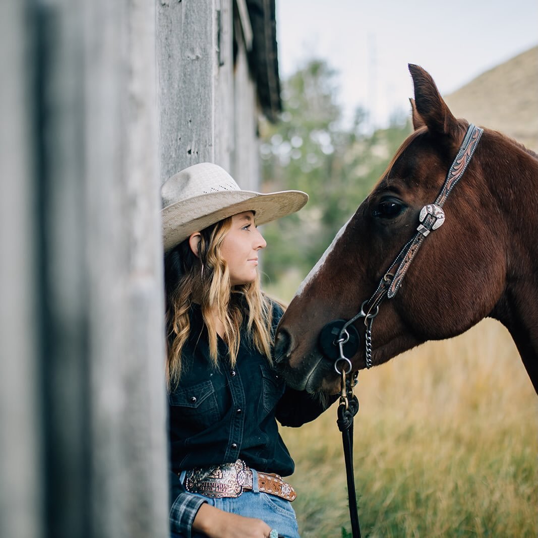 Hailey'Jo Ream with her horse - ISU Rodeo Team