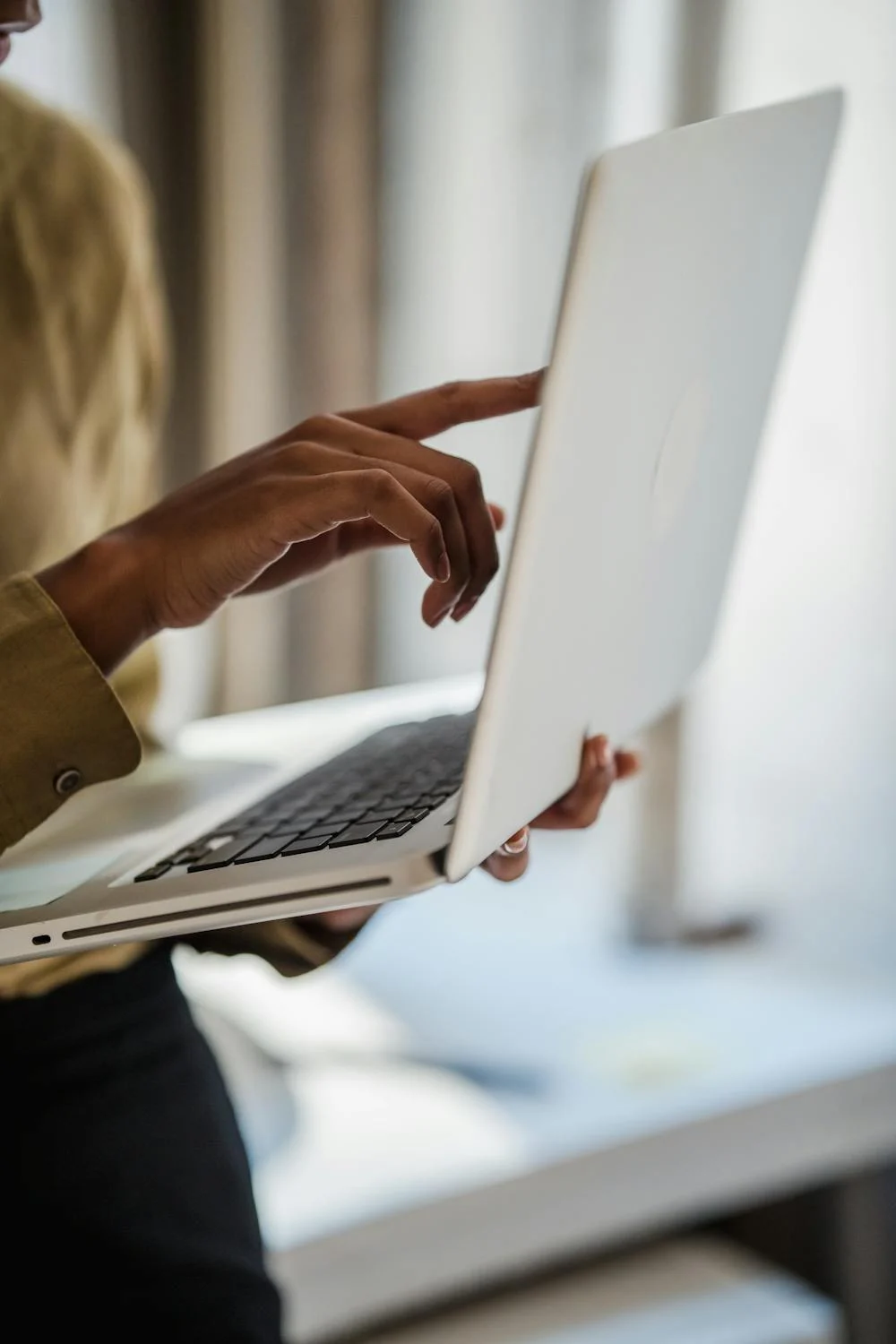 person pointing to laptop - seo experts