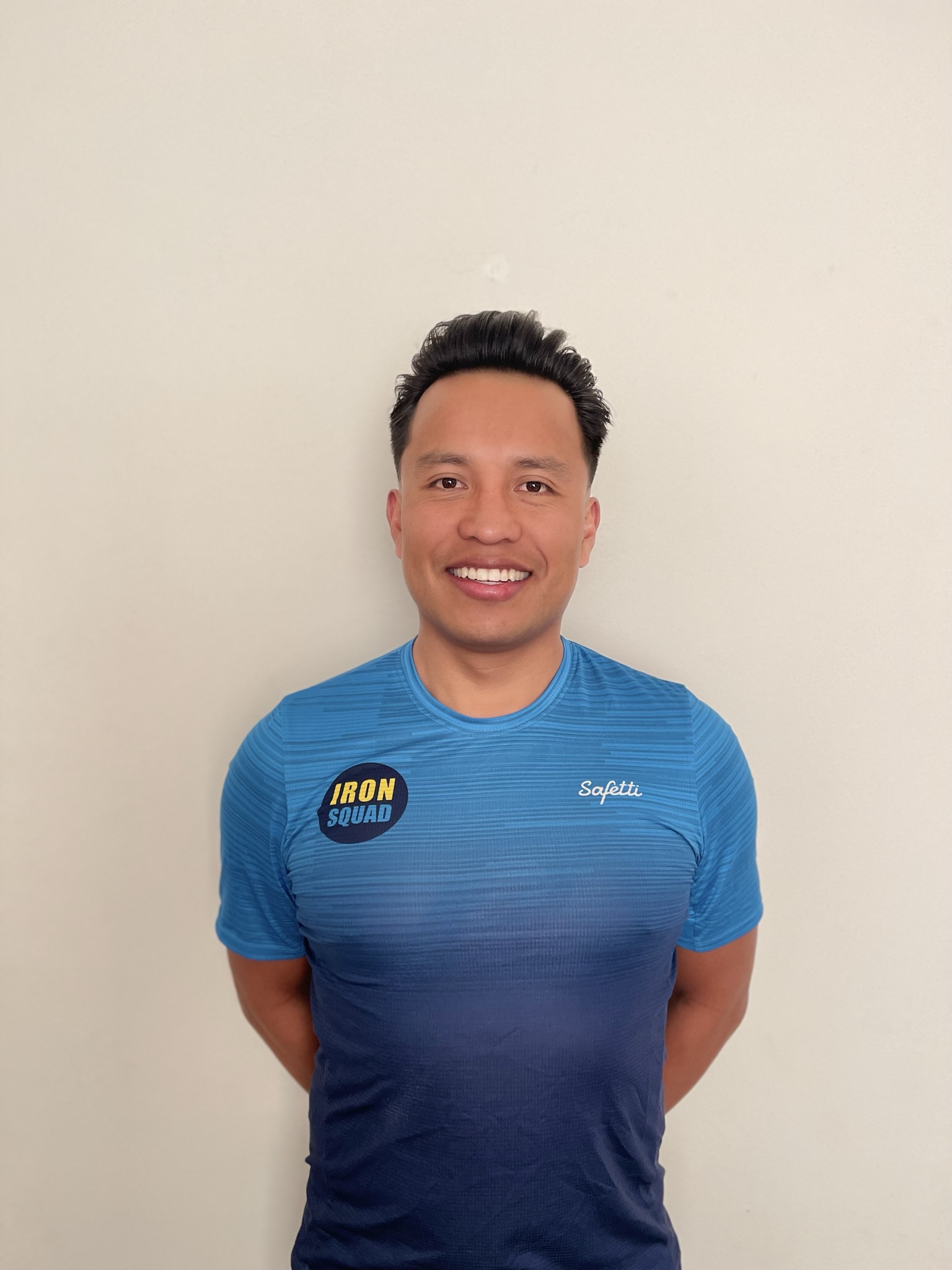 Soy pro activo, emprendedor, apasionado por el deporte, dispuesto en todo momento a seguir aprendiendo para ser mejor persona, atleta y coach.

Me considero una persona amena y divertida, con capacidad de liderazgo, disciplinado y

ordenado.

Mi mayor satisfacción es poder aportar valor en el proceso de entrenamiento a cada uno de mis atletas, brindándoles las herramientas que les permita cumplir con sus objetivos.